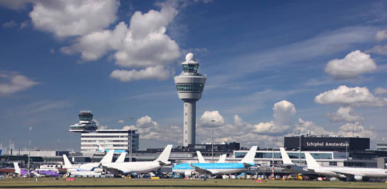 Emirates Airlines AMS Terminal